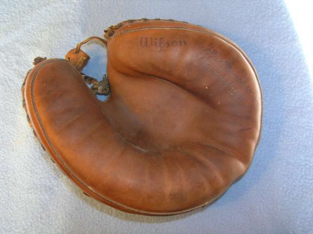 Gus Mancuso Wilson A2420 Front Doug